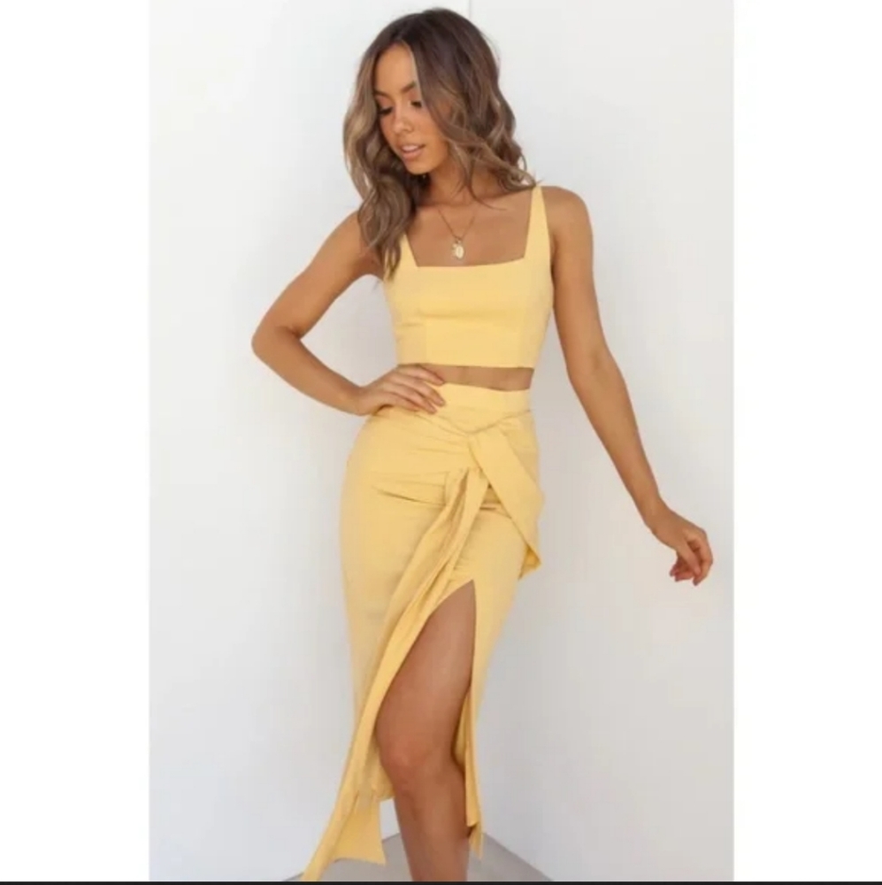 2 peice yellow skirt crop top set